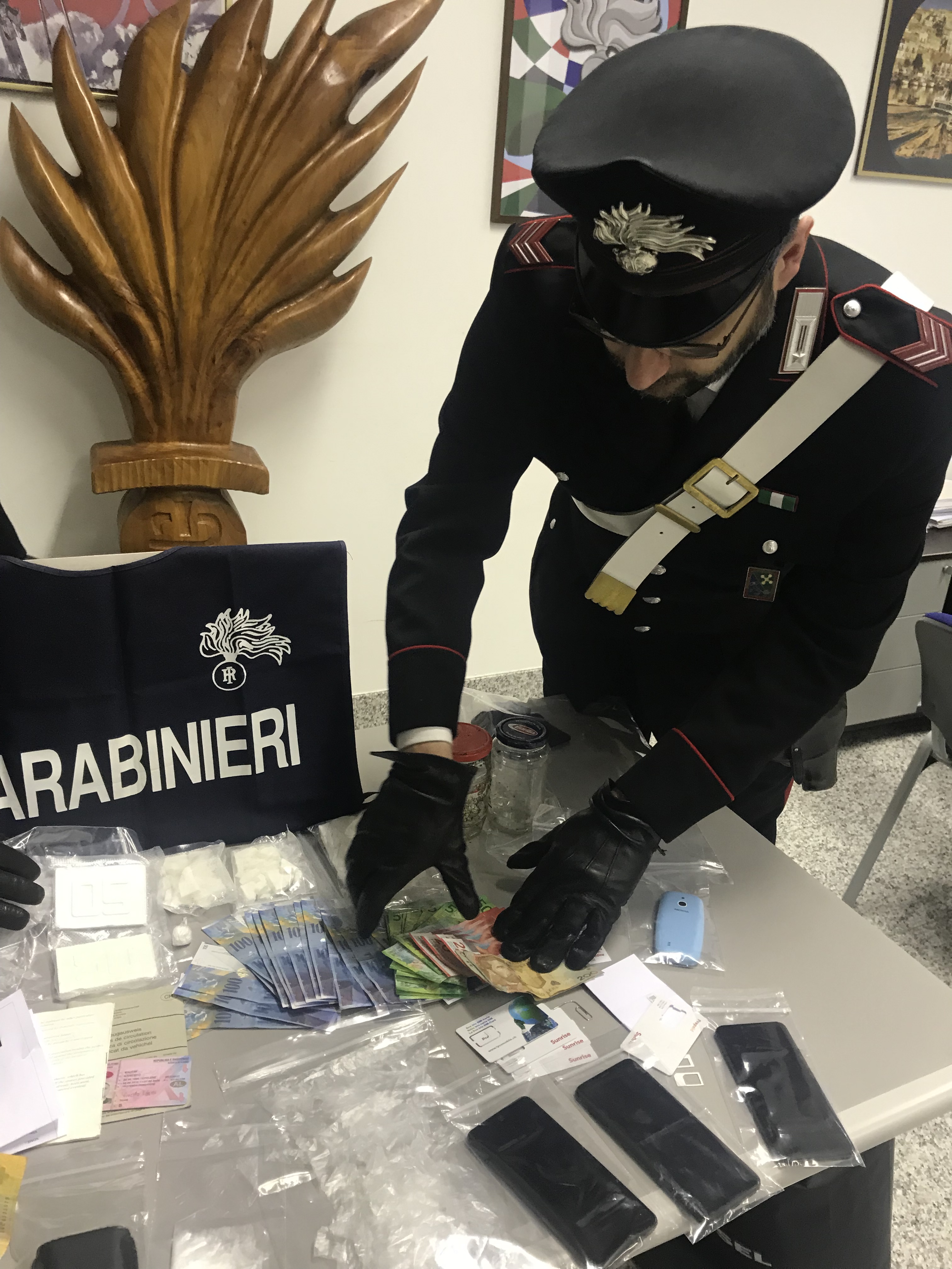 Operazione Antidroga Dei Carabinieri Del Nucleo Di Campione D Italia Due Fermi Di Indiziati Di Delitto E 3 Grammi Di Cocaina Sequestrati Deliapress It